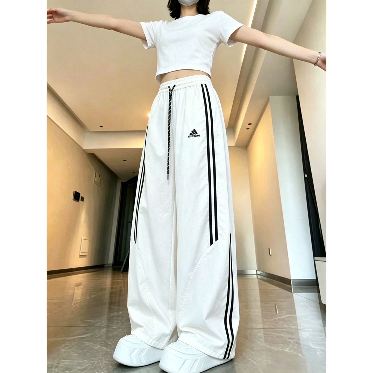 白色美式刺绣条纹速干工装裤女夏薄款高腰宽松休闲防晒直筒运动裤 - 实物图