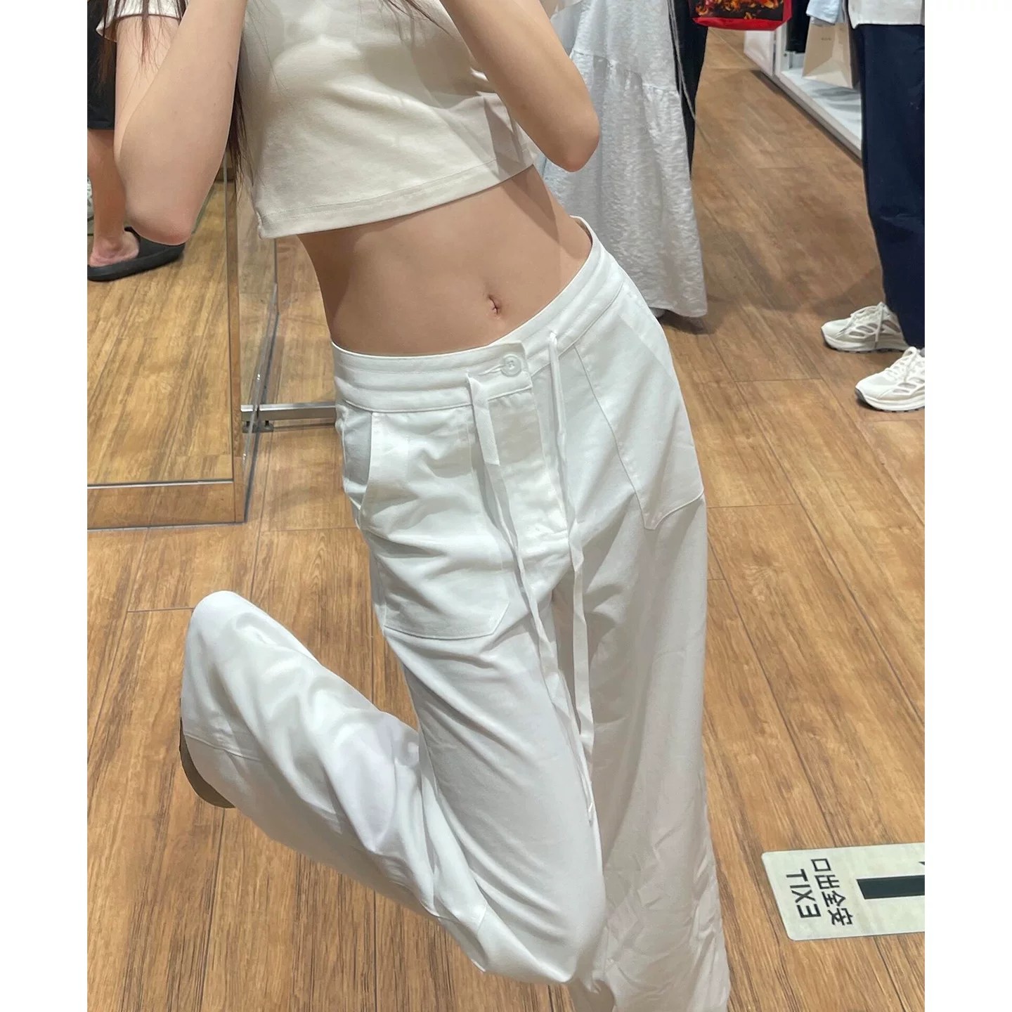 白色低腰抽绳显瘦阔腿休闲裤女图片