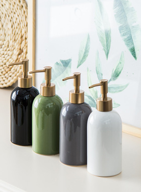 样板房卫生间洗手台陶瓷摆件