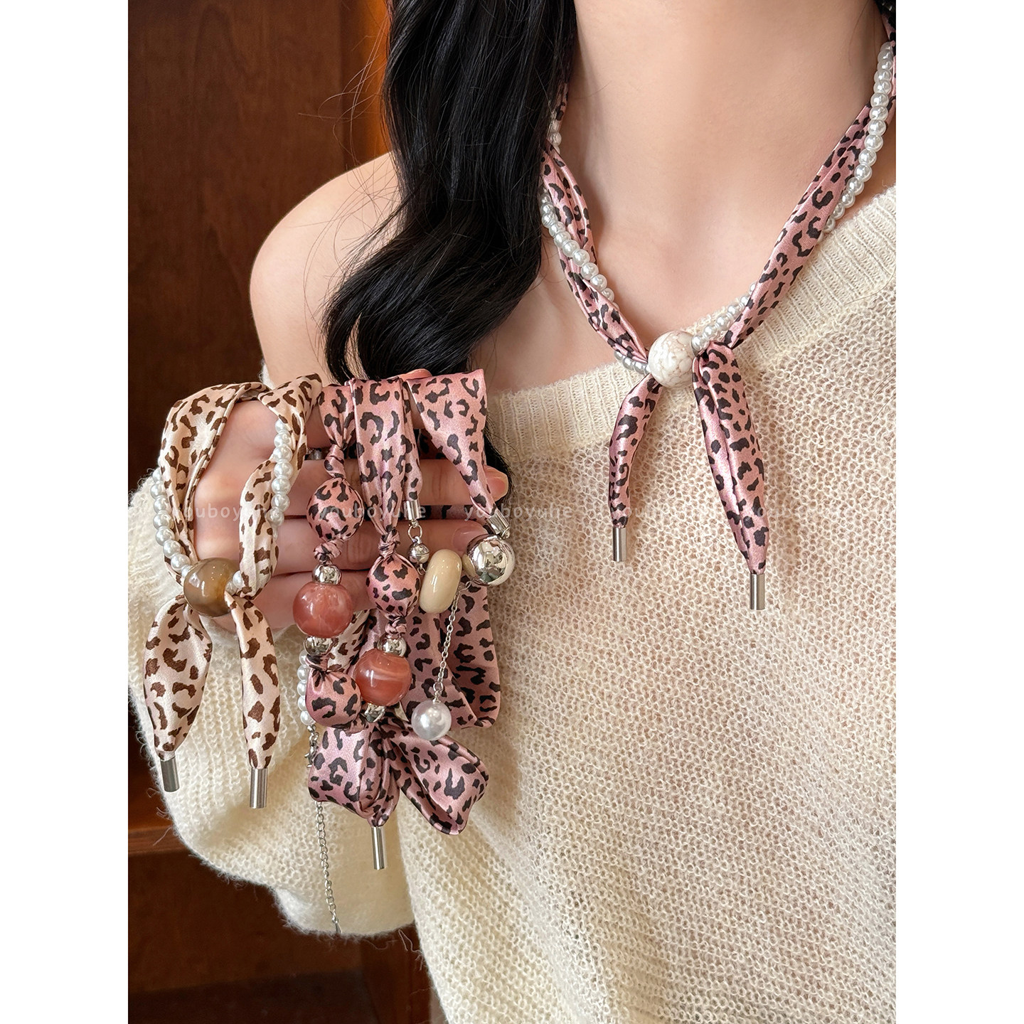 粉色豹纹磁吸珍珠丝巾项链女轻奢高级感小众设计毛衣链个性配饰品,饰品/流行首饰/时尚饰品新,项链,淘宝优惠券,粉丝福利购,淘宝优惠卷