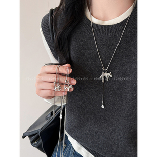 可爱小马银色钛钢项链女秋冬小众设计长款毛衣链时尚百搭挂脖配饰