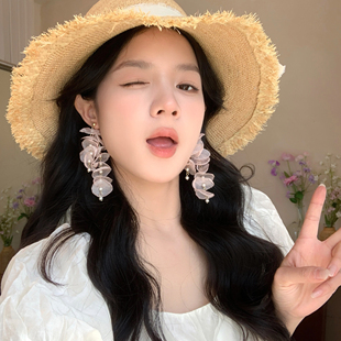 恋爱告急~ 超仙粉色花瓣珍珠耳环女款独特好看耳钉精致度假风耳饰