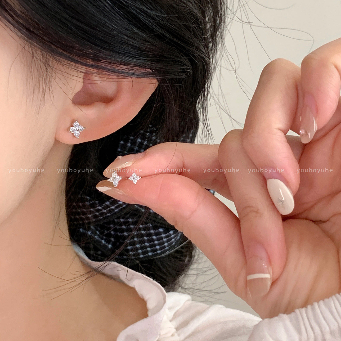 超闪锆石四叶花耳环女精致小巧养耳洞耳钉高级感百搭睡觉免摘耳饰