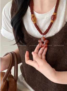 美拉德咖色花朵毛线串珠项链