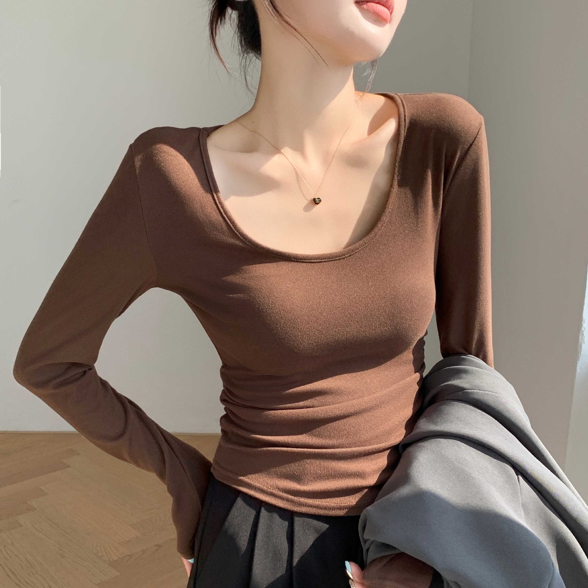 2025椰绒大U领打底衫秋冬磨毛内搭t桖长袖收腰修身遮肉褶皱上衣