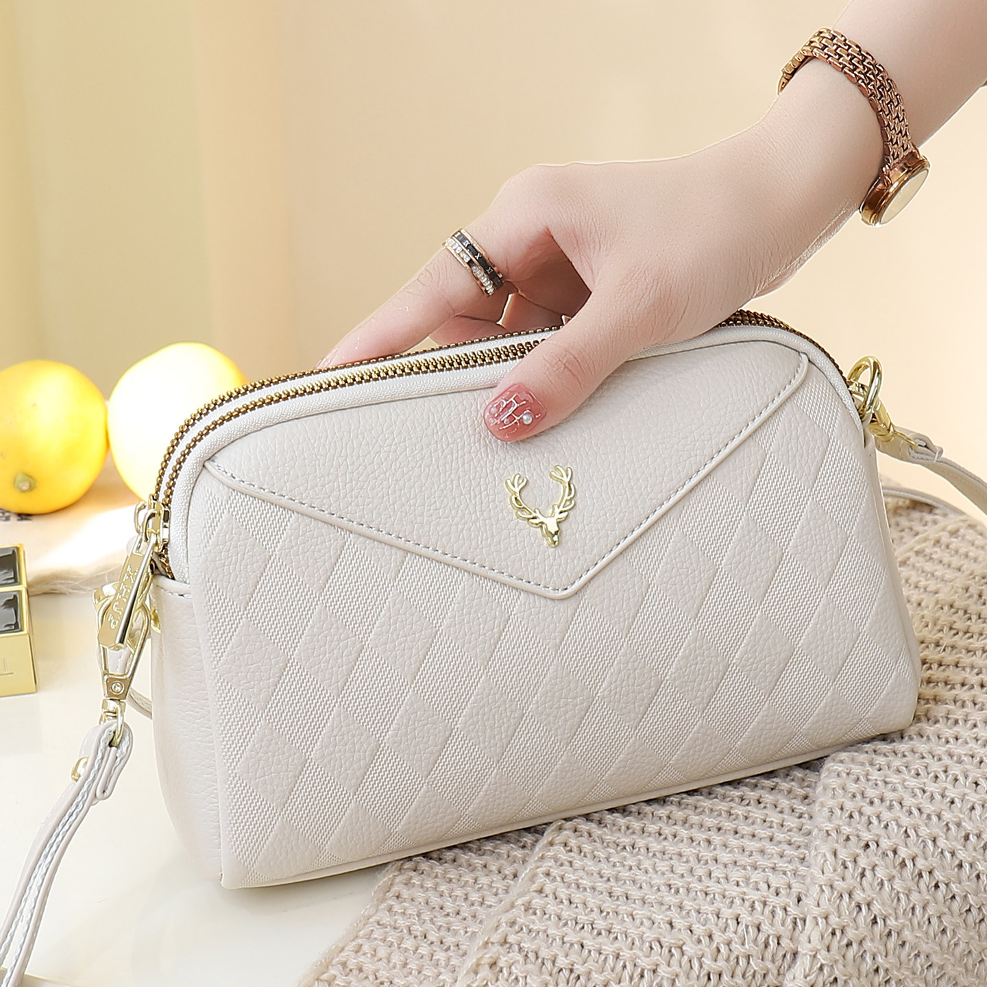 斜挎包女2026新款时尚多口袋软皮小包包百搭实用手拿包轻便小挎包