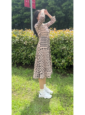 2026春浪漫杏粉郁金香鱼尾连衣裙