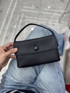 row包包黑色极简高级感sally遛弯真皮胎牛皮纽扣小方包