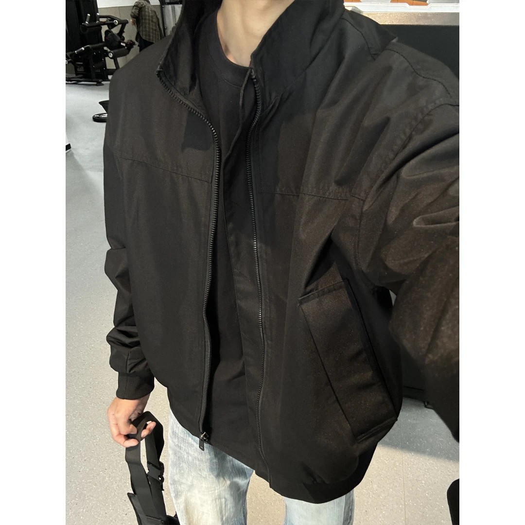 黑色硬汉穿搭冲锋外套男款