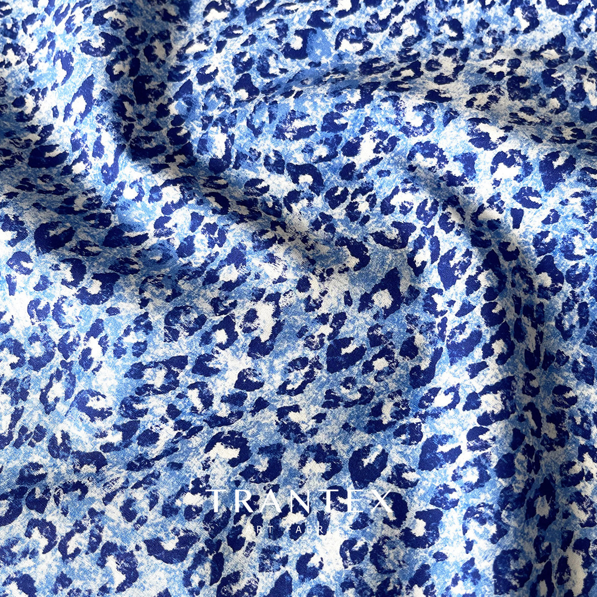 天冉艺纺60支全棉府绸个性连衣裙子衬衣布料时装面料蓝色豹纹