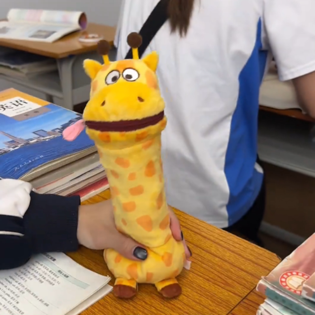 卡通河马玩偶笔袋可爱毛绒公仔文具盒桌面摆件铅笔盒公仔书包挂件