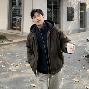 军绿白鸭绒工装连帽羽绒服男生冬季新款休闲拉链宽松加厚保暖外套