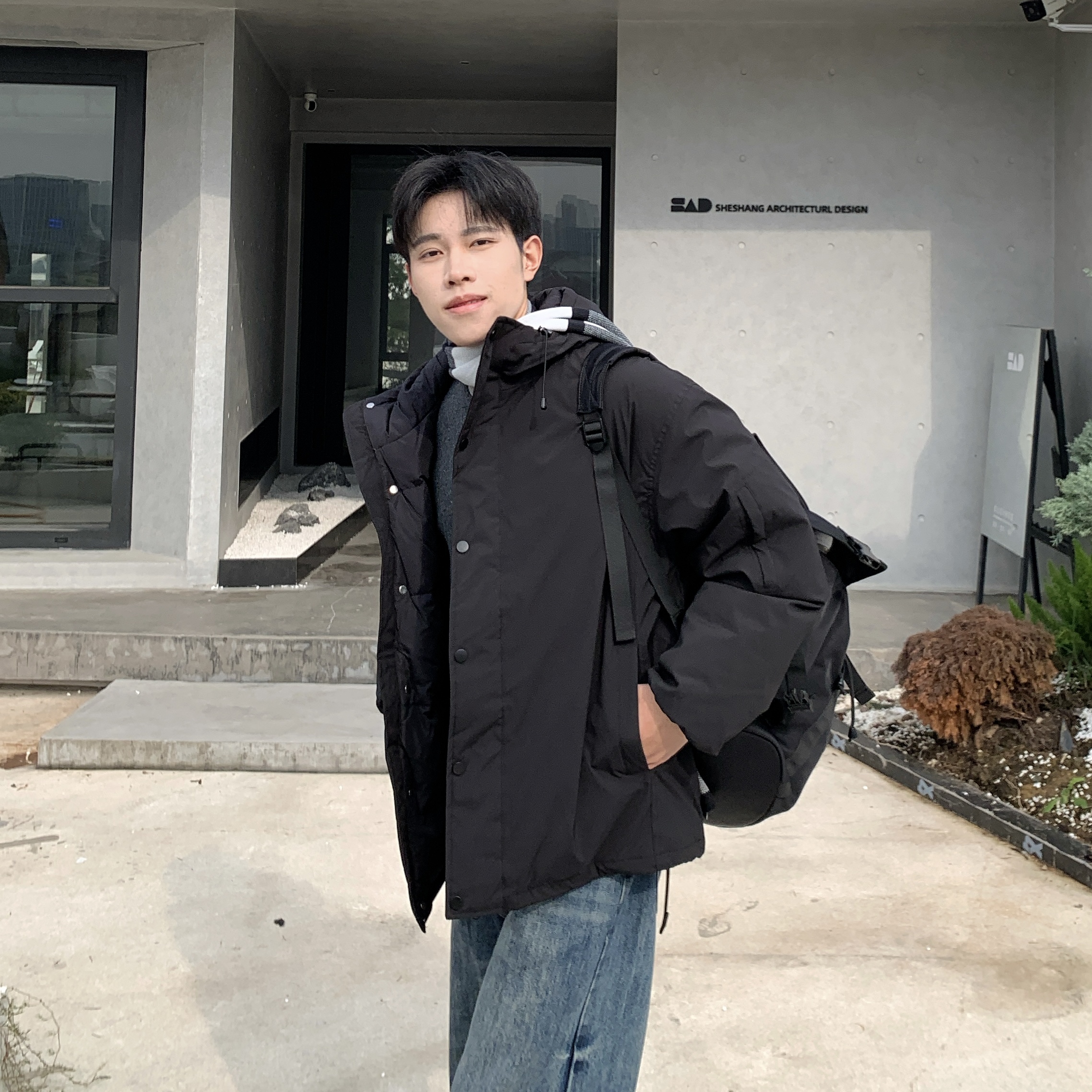 白鸭绒黑色连帽羽绒服外套冬季