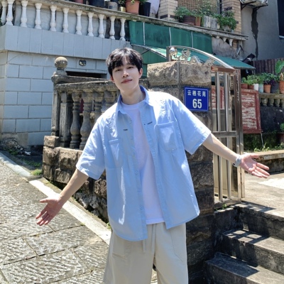 简约蓝色字母刺绣短袖衬衫男夏季