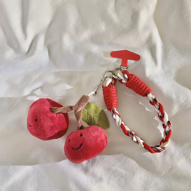 韩风ins酒红毛绒大樱桃公仔编织带尼龙加粗短款手绳适用于手机壳可爱趣味少女心学生包挂饰钥匙扣ccd便携腕带