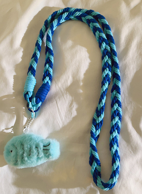 蓝色毛绒小鱼公仔尼龙编织带斜跨长绳适用于手机壳可爱风学生女款结实耐用户外防丢手机链ccd相机便携侧背带