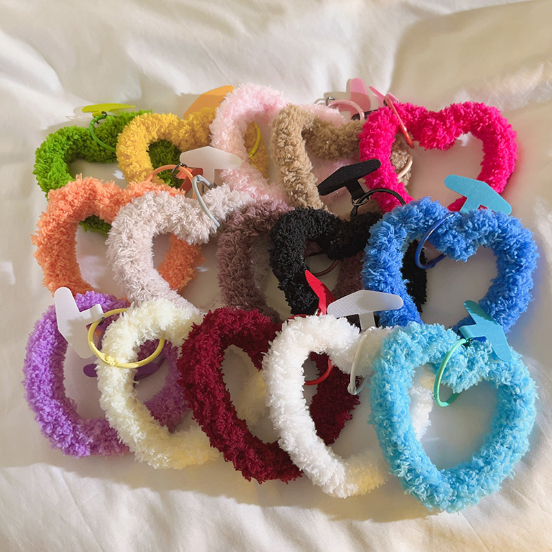 创意简约秋冬纯色新款毛绒爱心手环适用通用手机壳百搭潮流网红ins女款腕带式挂件手提防丢挂饰钥匙耳机挂件,3C数码配件,手机挂件/手机链,淘宝优惠券,粉丝福利购,淘宝优惠卷