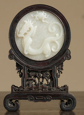 红木嵌玉雕龙凤呈祥圆形插屏