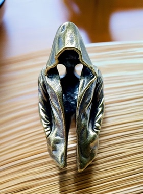 暗黑风黄铜痞帅披风刀坠EDC伞绳挂坠钥匙扣DIY小挂件推牌弹弓挂饰