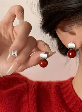 新年显白酒红凹片珍珠耳钉轻奢高级气质小香风耳环复古设计感耳饰