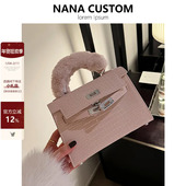 粉色鳄鱼纹二代小方包女高级感毛毛手提包2025新款 迷你单肩斜挎包