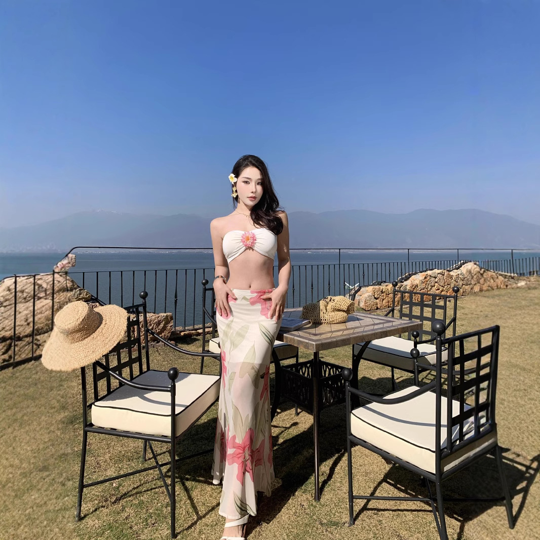 夏日多巴胺海边度假风穿搭绝美小裙套装立体花朵抹胸上衣半身裙
