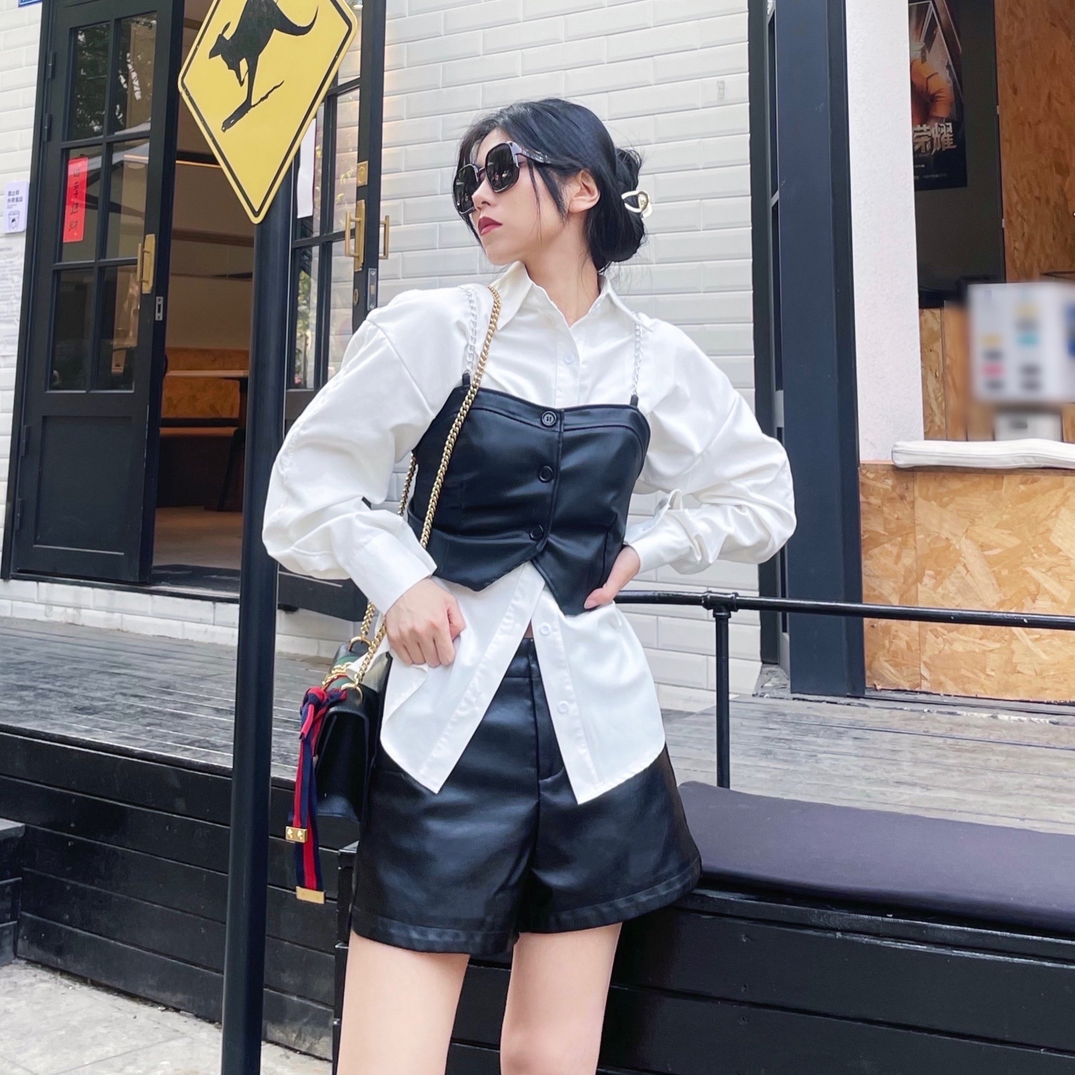 超A摩登女郎酷飒炸街皮背心链条小吊带外搭叠穿马甲收腰衬衫上衣