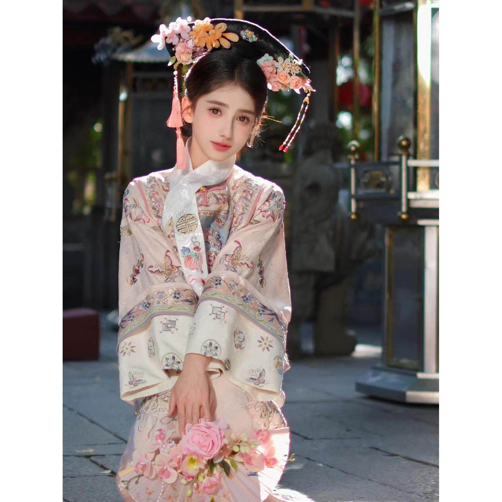 汉代女性宫式皇妃旗服清代中式旗袍背心古装北京服饰旅游摄影