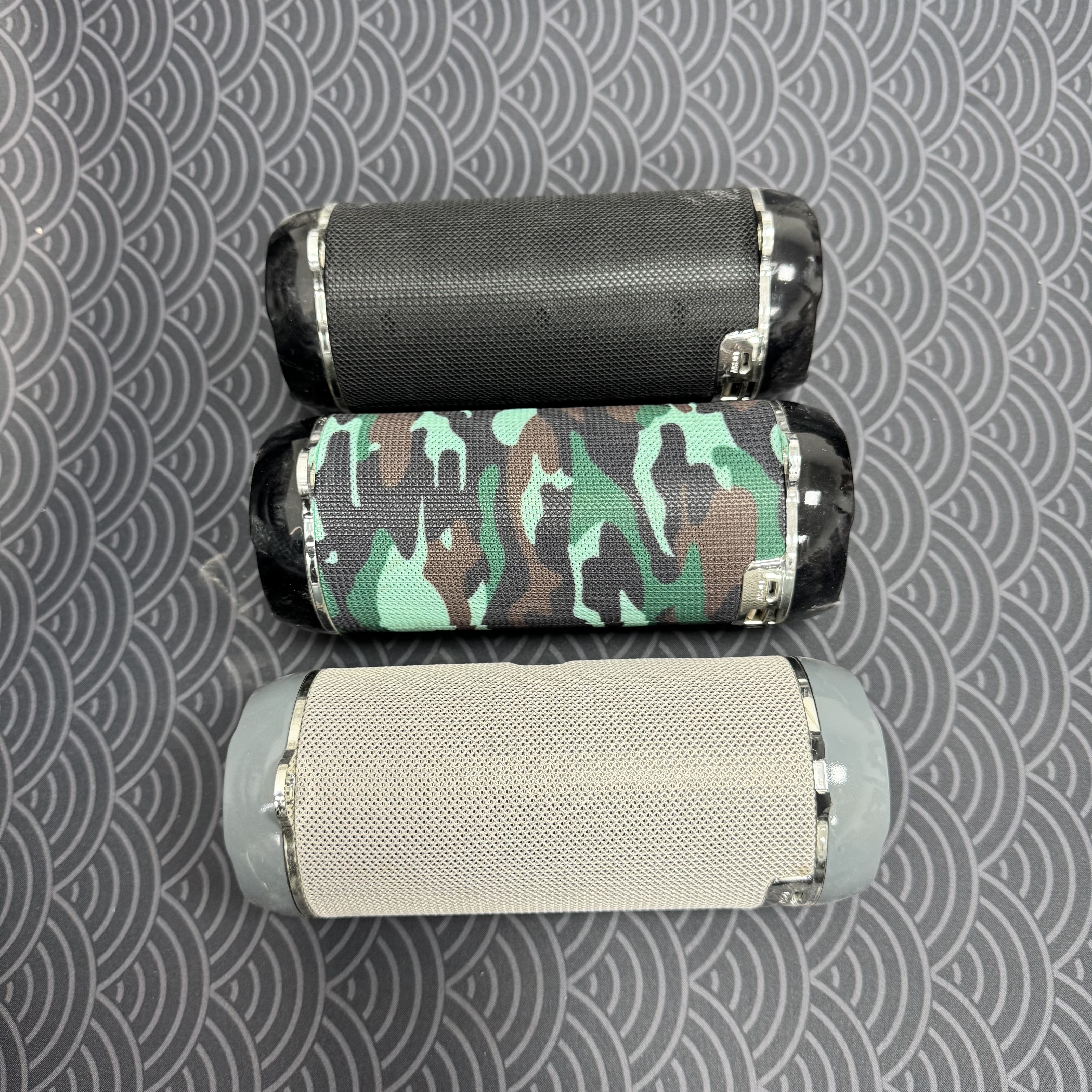 桌面圆形长条便携蓝牙音箱带手电筒 有瑕疵看图 长18cm 随机发