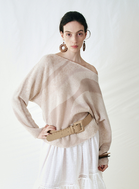 【Cello Sonata】hug 2025秋冬新款原创波纹斜肩蝙蝠袖上衣