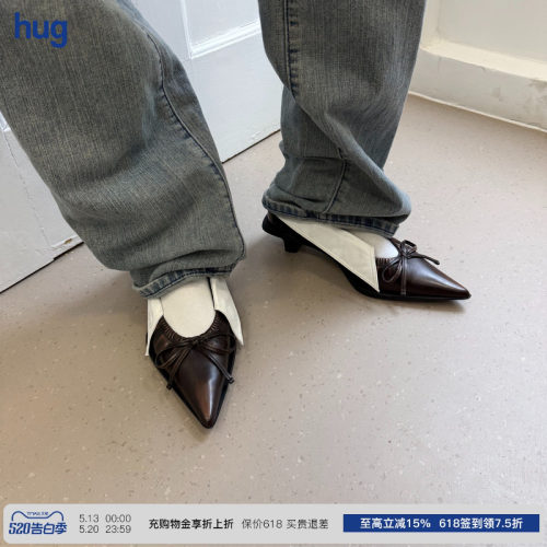 UNTITLAB尖头拼白高跟鞋