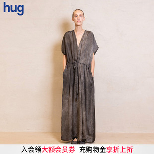 hug 2026春夏新款 复古V领束腰连衣裙 UMAWANG