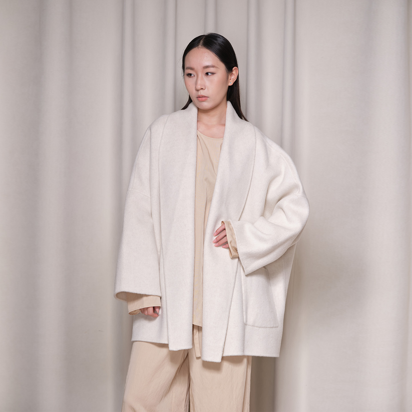 【BOTTOM NOTES】hug 2025秋冬新款白色宽松短款外套