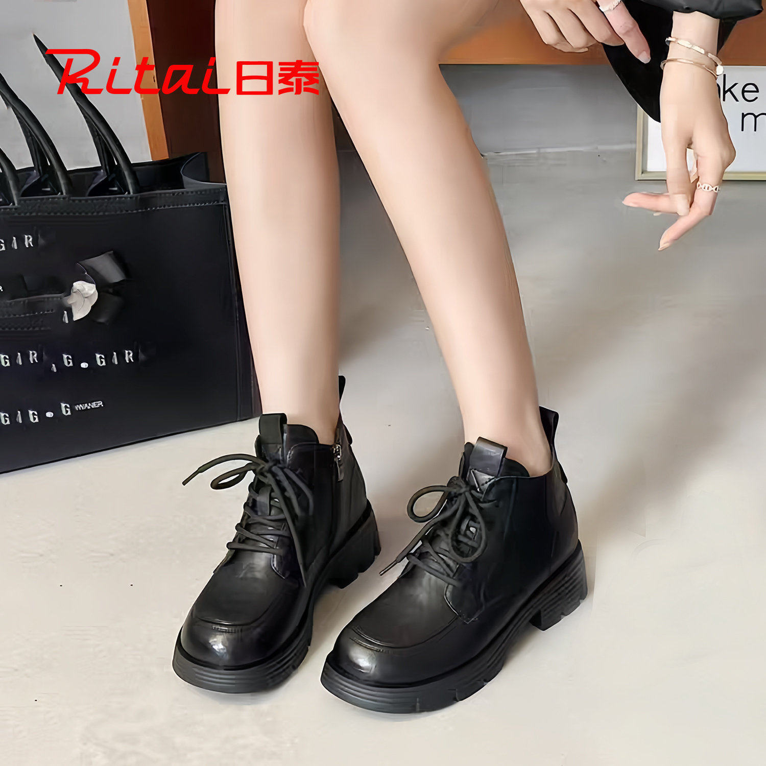 日泰加绒马丁靴女英伦风2025冬季新款粗跟真皮配裙子厚底保暖短靴