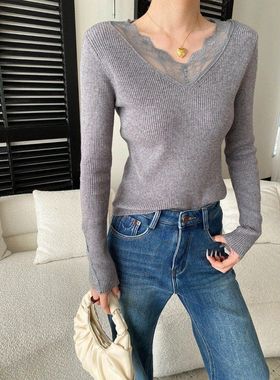 司南 心动预告 法式温柔蕾丝拼接V领修身显瘦打底针织衫 SN8528