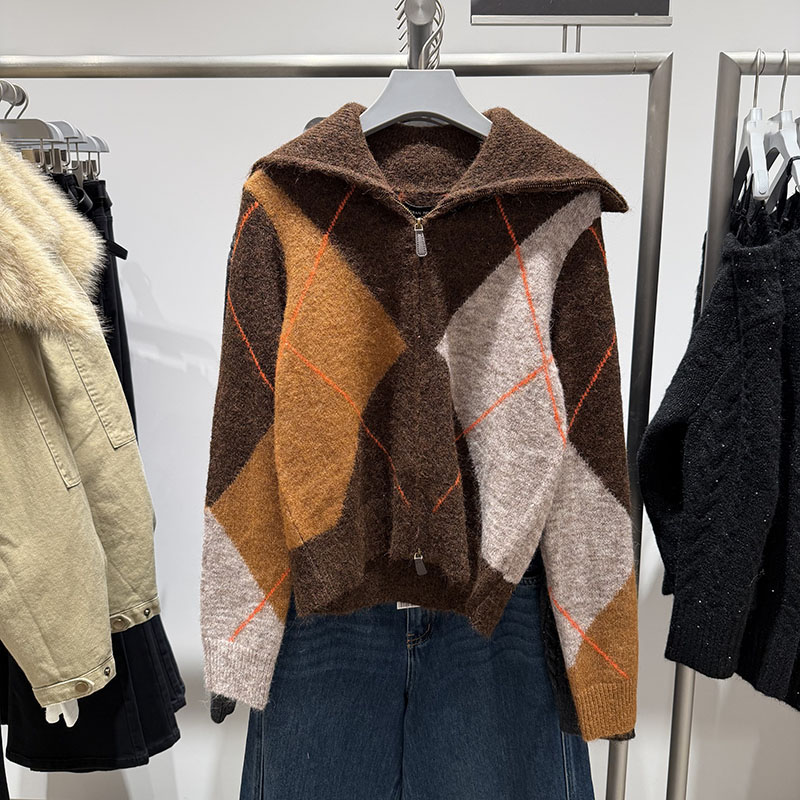 流光风撞色菱形格纹翻领针织开衫