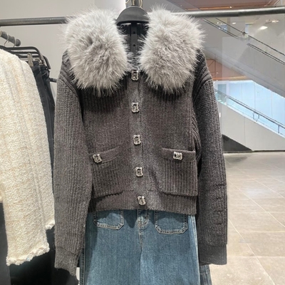 VM NY NB UR2025冬时尚百搭休闲风宽松毛领拼接长袖针织开衫女ins