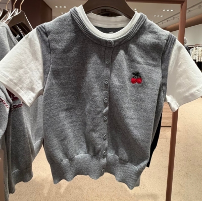 VM NY NB UR2026春百搭甜美拼接假两件樱桃刺绣圆领针织开衫女ins