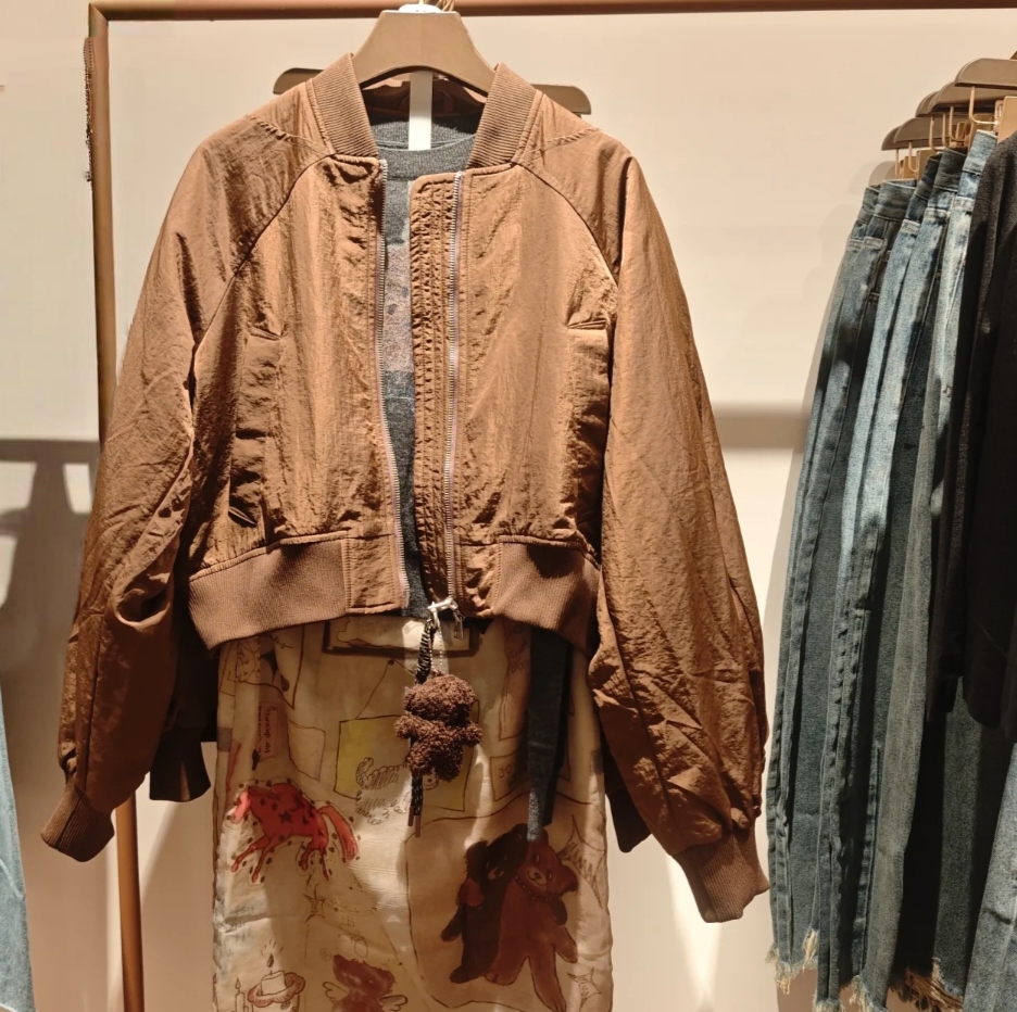 VM NY NB UR2025秋美式复古小熊玩偶装饰休闲棒球服夹克棉服外套