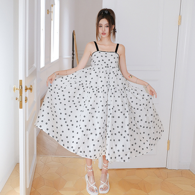 国现木兰肌理吊带连衣裙