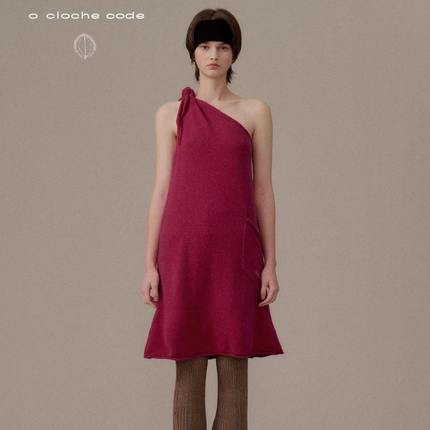 o cloche code_羊绒斜肩系带连衣裙