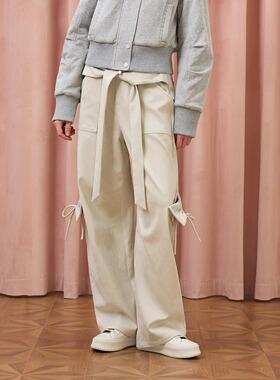 Three Quarters 25AW 奶灰色系带宽松工装弯刀裤