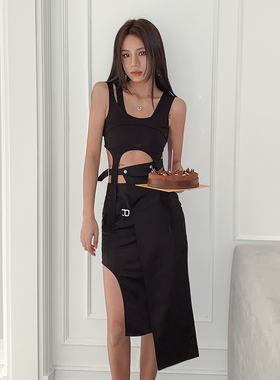 【折】HELIOT EMIL 黑色机能解构镂空飘带背心不对称中长半裙