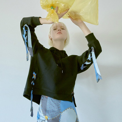 木兰买手店【国现】SJYP年早秋新款纯色带子装饰连帽长袖卫衣女