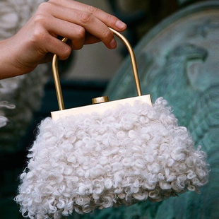 毛绒手提包白色金属把时尚 Gaia新款 Cult 气质拎小包ins 折