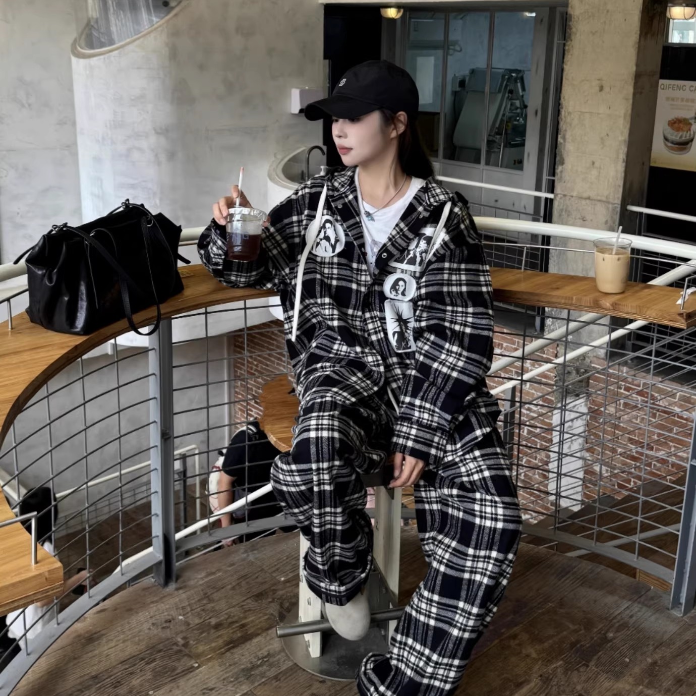 Andrea Martin 2025AW 黑白毛边印花连帽衬衫黑白格子阔腿裤