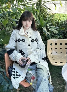 SOFITTE 24秋季菱格松鼠提花针织羊毛开衫外套蓝色链条吊坠牛仔裤