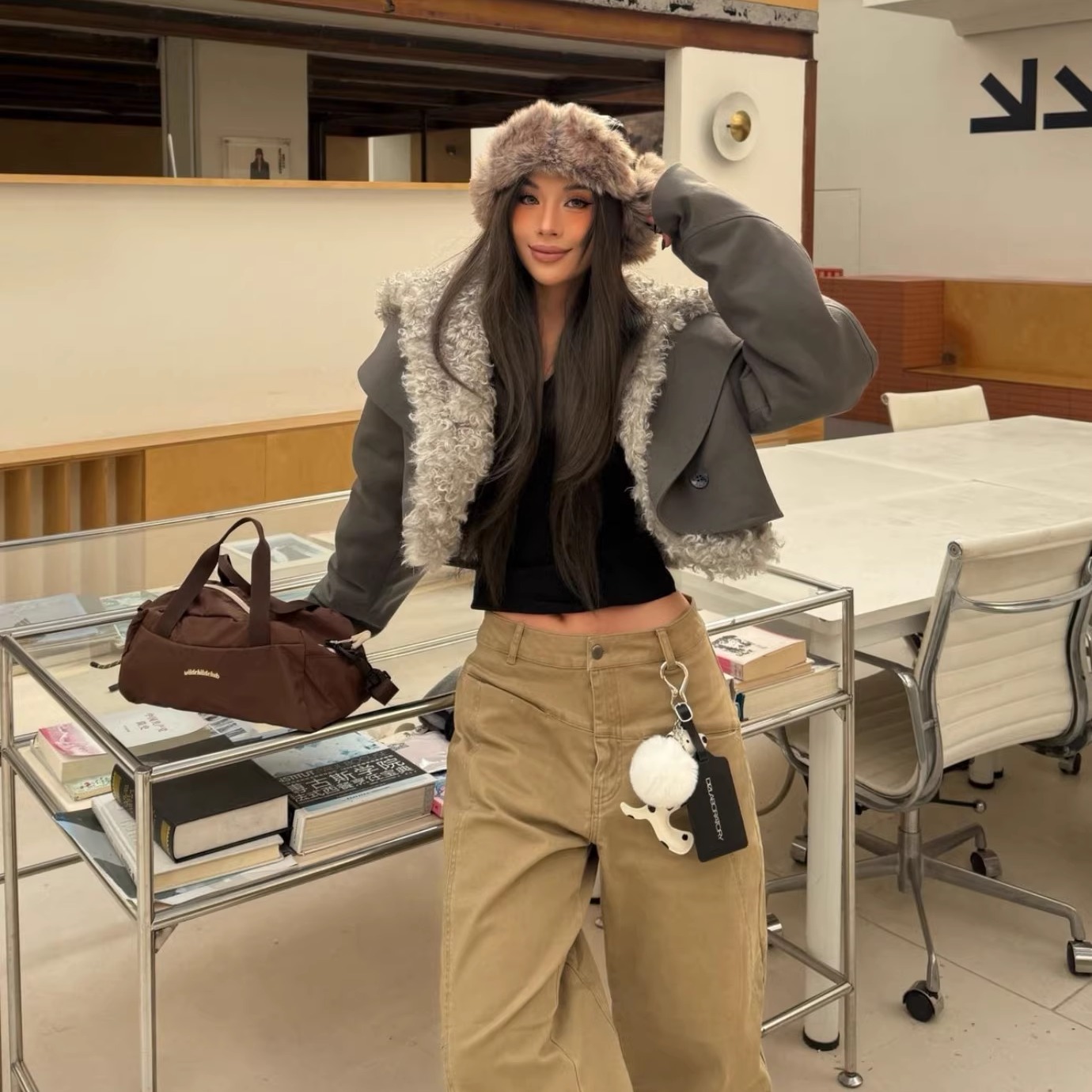 JAC FLEURANT2025秋冬 灰色毛绒两件套夹克织带条纹牛仔对摺西裤