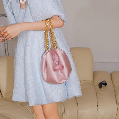 【清货折】0711格鲁吉亚品牌 粉色饺子包金属链条软手提单肩包