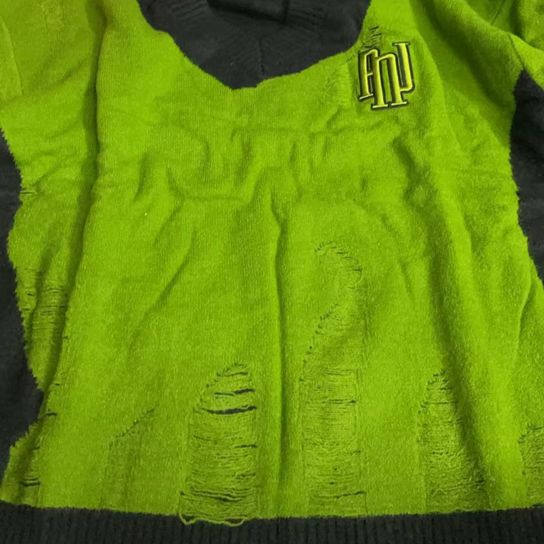 【小乐专享】大码不规则拼接撞色V领针织破洞毛衣女2678#